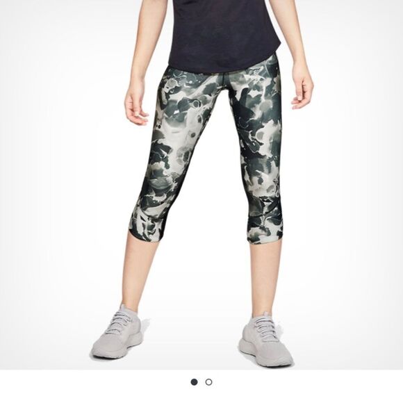 Under Armour Pants - 🌟UNDER Armour 3/4 Fly Fast Printed Capri-GRY🌟